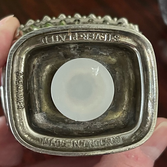 Vintage Grenadier Silver Plated Salt & Pepper Shakers - Picture 8 of 15